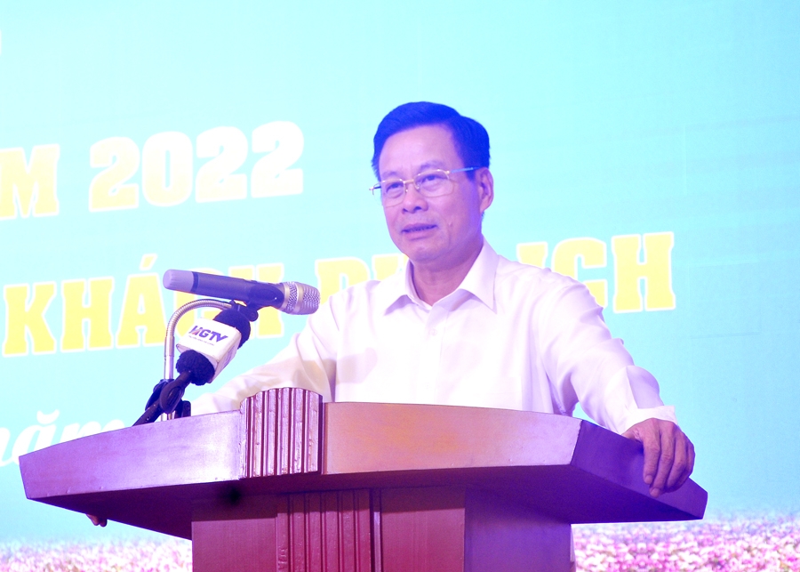  Chủ tịch UBND tỉnh Nguyễn Văn Sơn phát biểu tại hội nghị.
